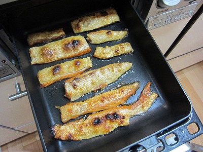 ゆう屋のふっくら焼き上げた紅鮭ハラス塩焼き＋ニューマルチグリルパン→魚焼きグリル