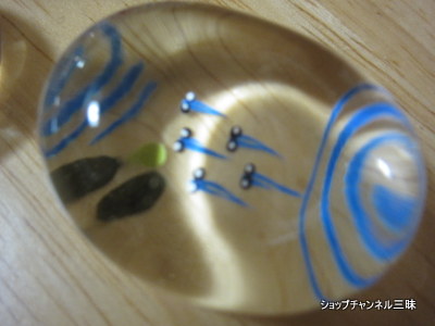 京都土産にもらったガラスの箸置き夏模様。